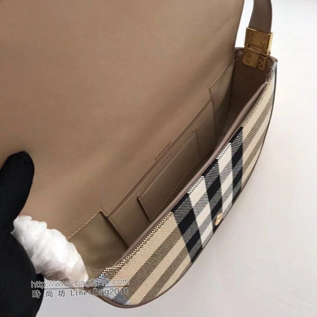 Burberry專櫃新款女包 巴寶莉時裝秀款肩背包 半圓包  db1136